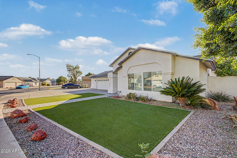 8740 Keim Dr, Glendale, AZ 85305