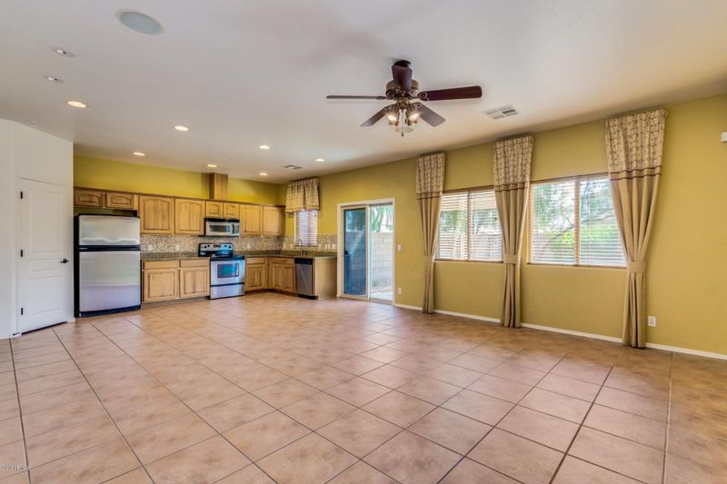 8741 W Aster Dr, Peoria, AZ 85381