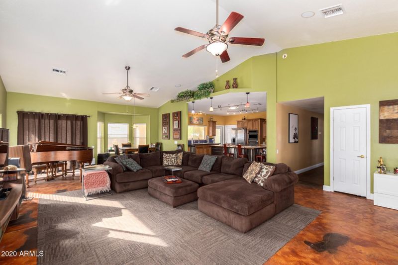 8747 E Winnston Cir, Mesa, AZ 85212