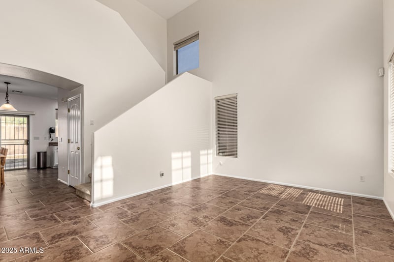 8752 Windsor Dr, Peoria, AZ 85381