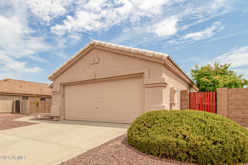 8753 Salter Dr, Peoria, AZ 85382