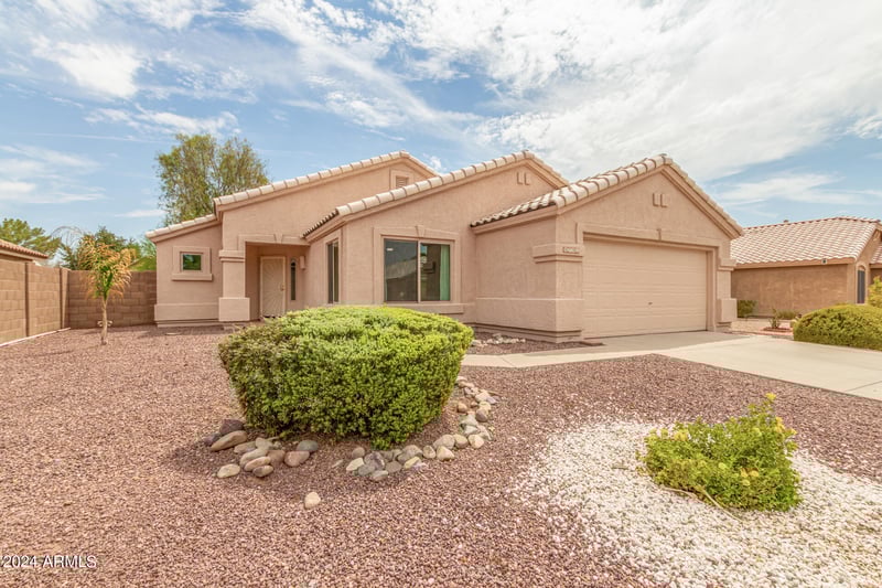 8753 Salter Dr, Peoria, AZ 85382