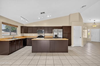 8756 W Lone Cactus Dr, Peoria, AZ 85382