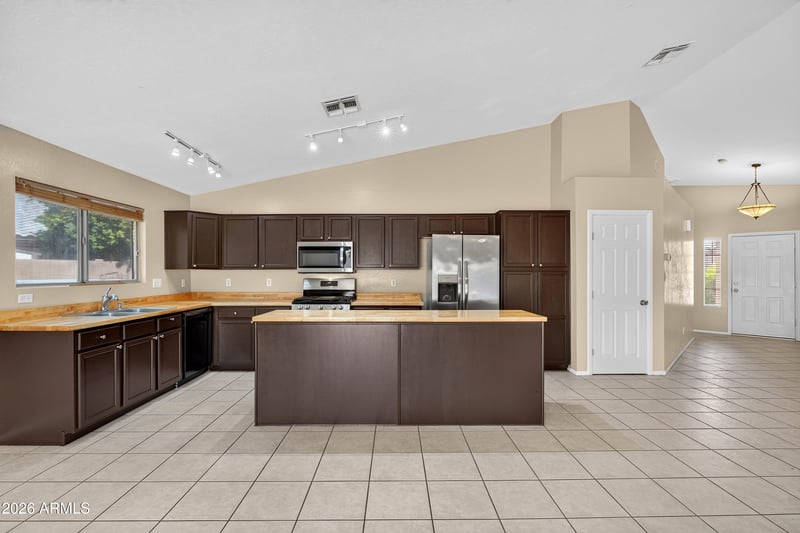 8756 W Lone Cactus Dr, Peoria, AZ 85382