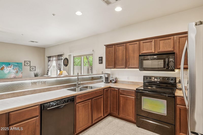 8759 Surrey Ave, Peoria, AZ 85381