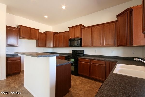 8764 W Peppertree Ln, Glendale, AZ 85305