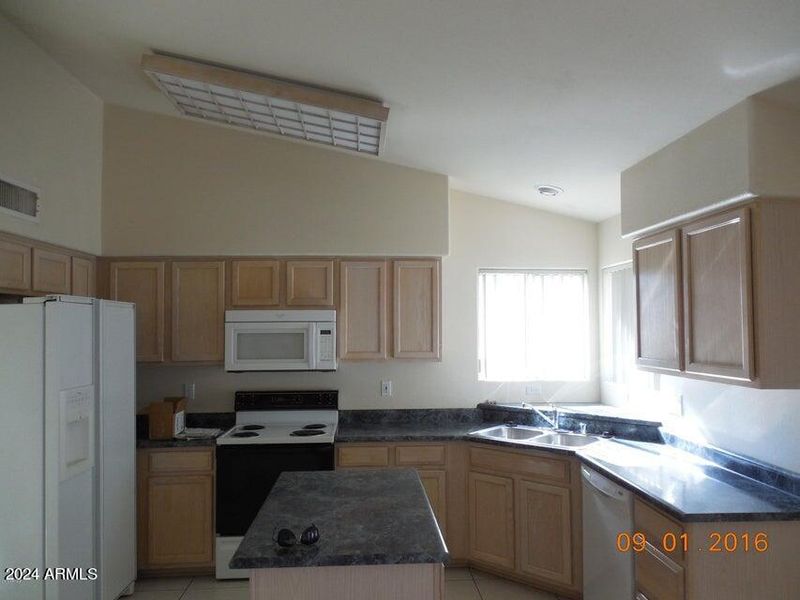 8766 W Acapulco Ln, Peoria, AZ 85381