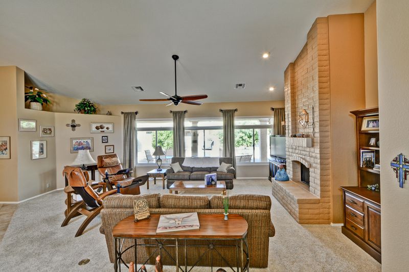 8768 W Rosemonte Dr, Peoria, AZ 85382