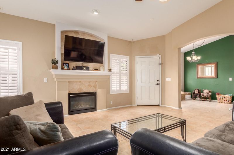8769 W Laurel Ln, Peoria, AZ 85345
