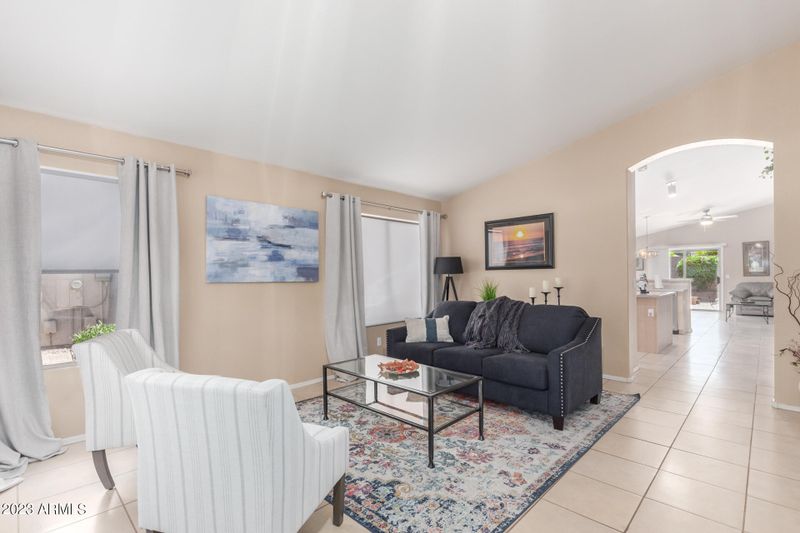 877 W Vaughn Ave, Gilbert, AZ 85233