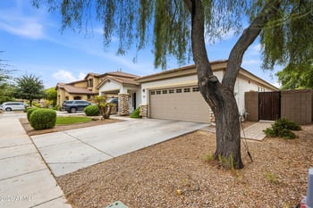8771 Gardenia Ave, Glendale, AZ 85305