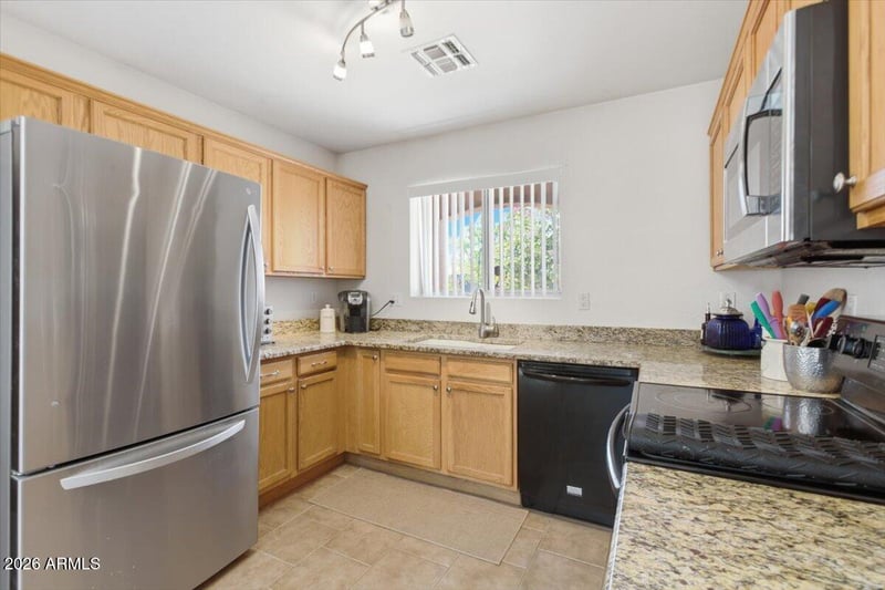 878 Silversmith Trl, San Tan Valley, AZ 85143