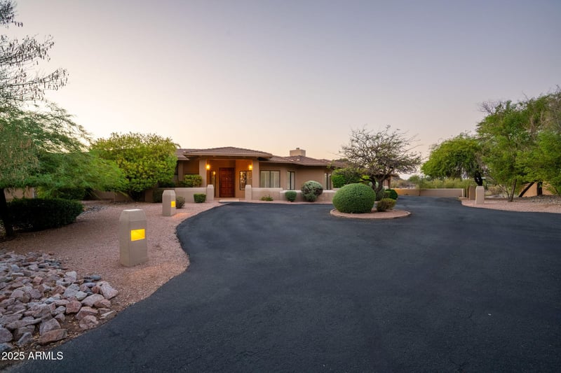 8780 Arroya Grande Dr, Phoenix, AZ 85028