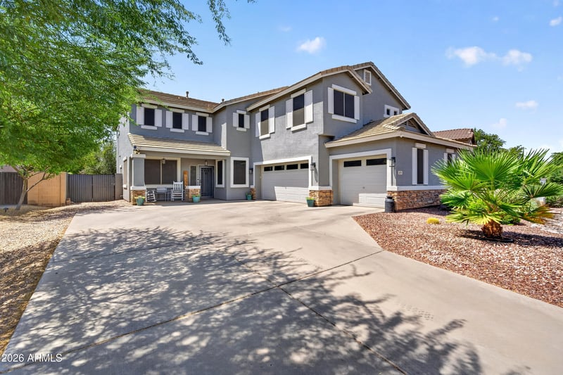 879 Holstein Trl, San Tan Valley, AZ 85143