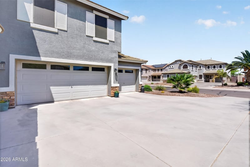 879 Holstein Trl, San Tan Valley, AZ 85143