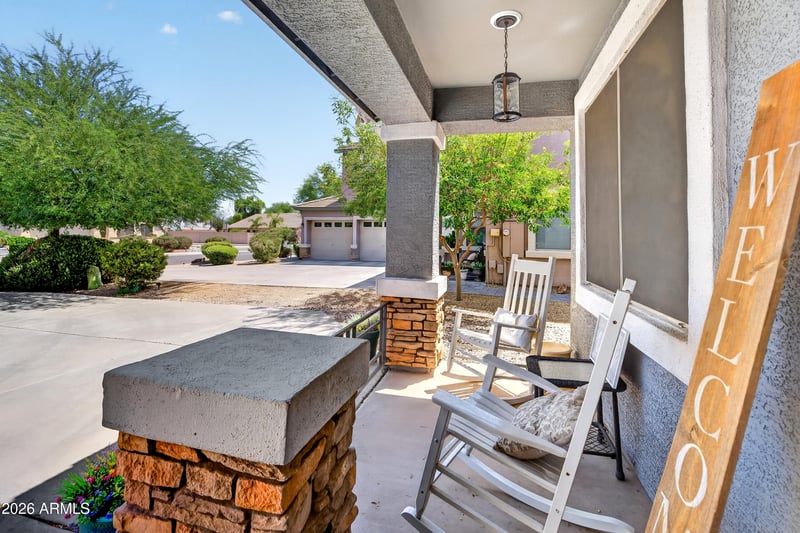 879 Holstein Trl, San Tan Valley, AZ 85143