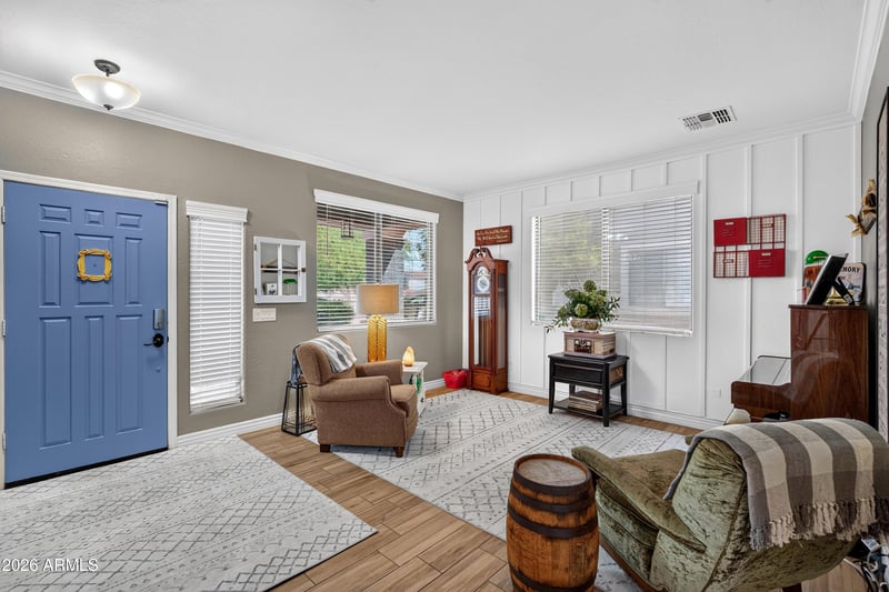 879 Holstein Trl, San Tan Valley, AZ 85143
