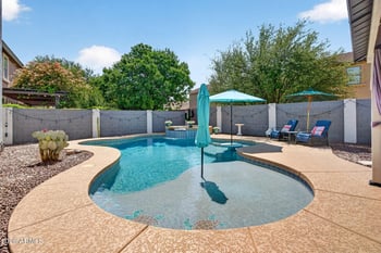 879 Holstein Trl, San Tan Valley, AZ 85143