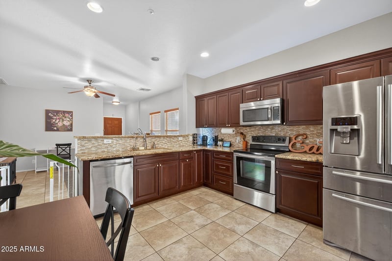 8796 Dreyfus Dr, Peoria, AZ 85381