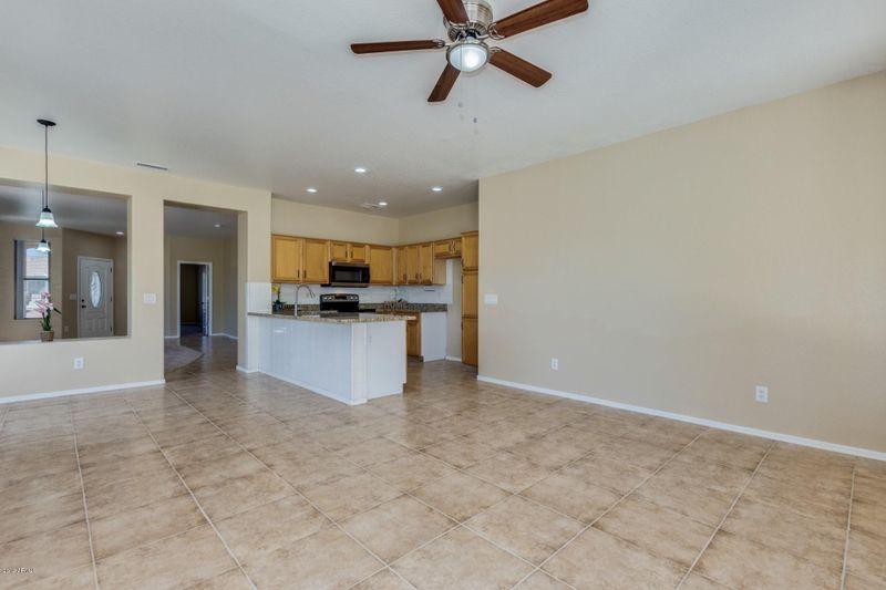 8797 N 66th Dr, Glendale, AZ 85302