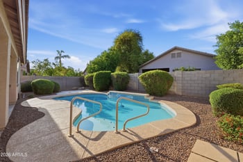 8804 Glenn Dr, Glendale, AZ 85305