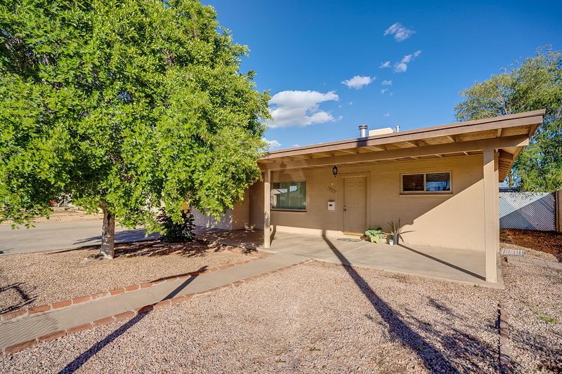 8805 N 28th Dr, Phoenix, AZ 85051