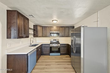 8806 N 28th Dr, Phoenix, AZ 85051