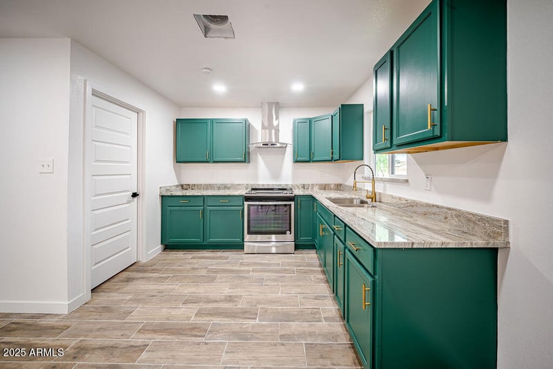 8807 Clarendon Ave, Phoenix, AZ 85037