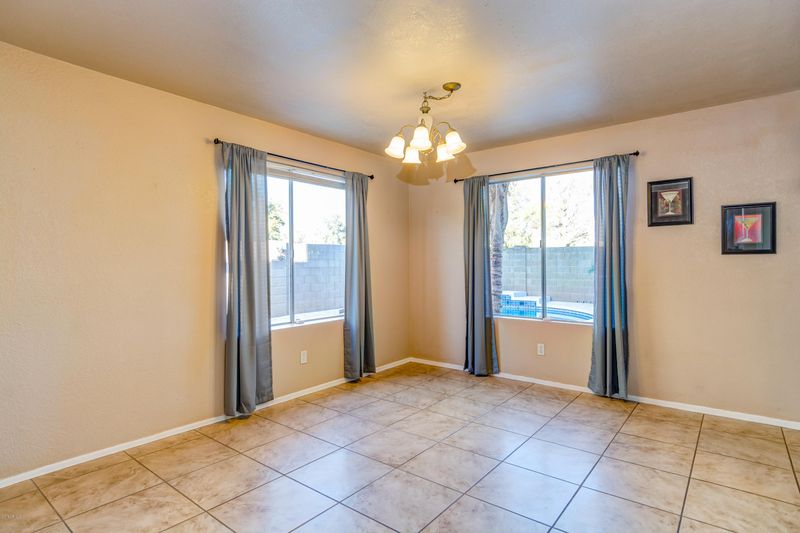 8807 N 63rd Dr, Glendale, AZ 85302