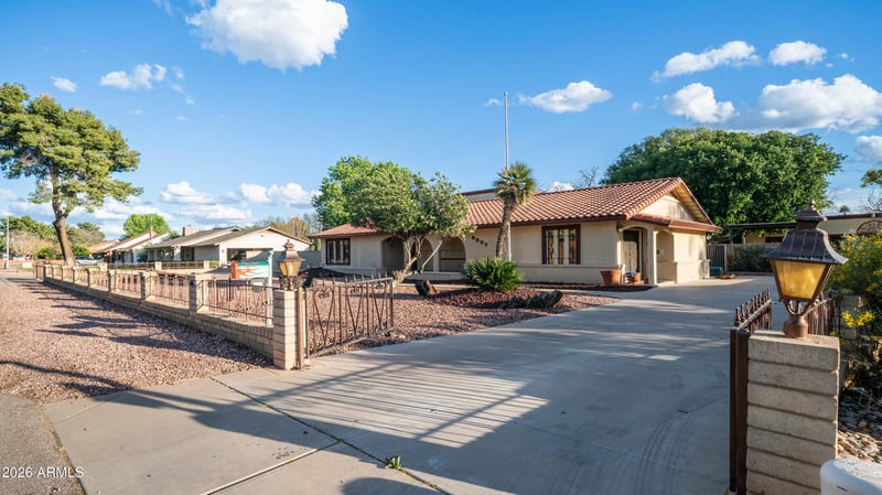 8807 W Christa Way, Tolleson, AZ 85353