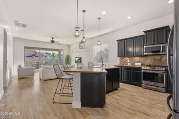 8809 Hayward Ave, Glendale, AZ 85305