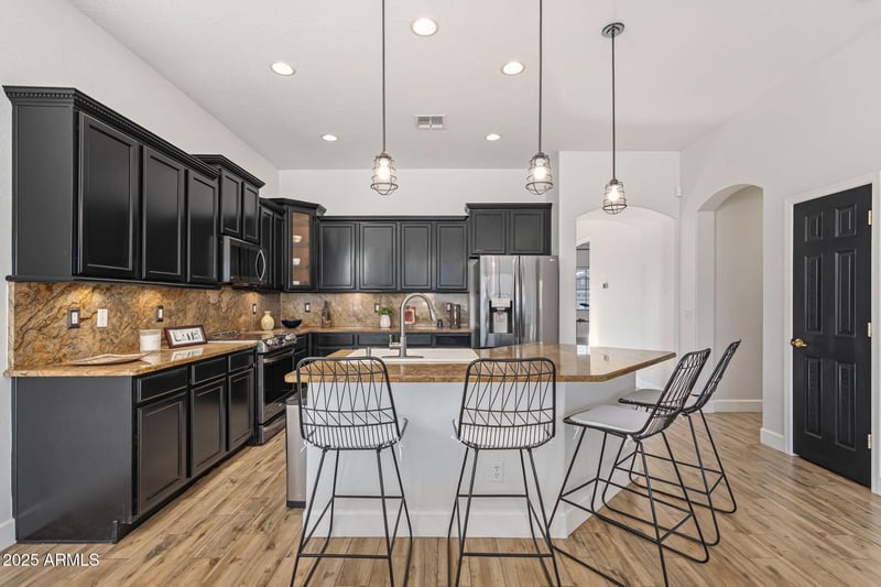 8809 Hayward Ave, Glendale, AZ 85305