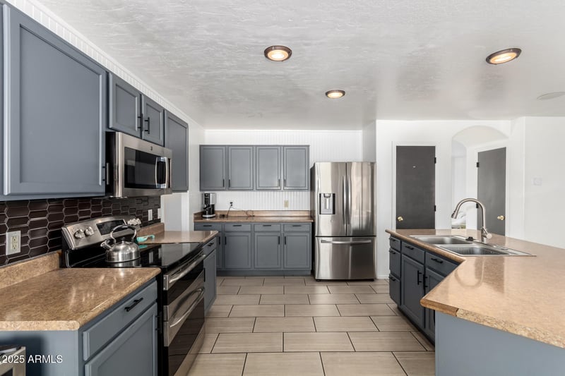8812 67th Dr, Peoria, AZ 85345
