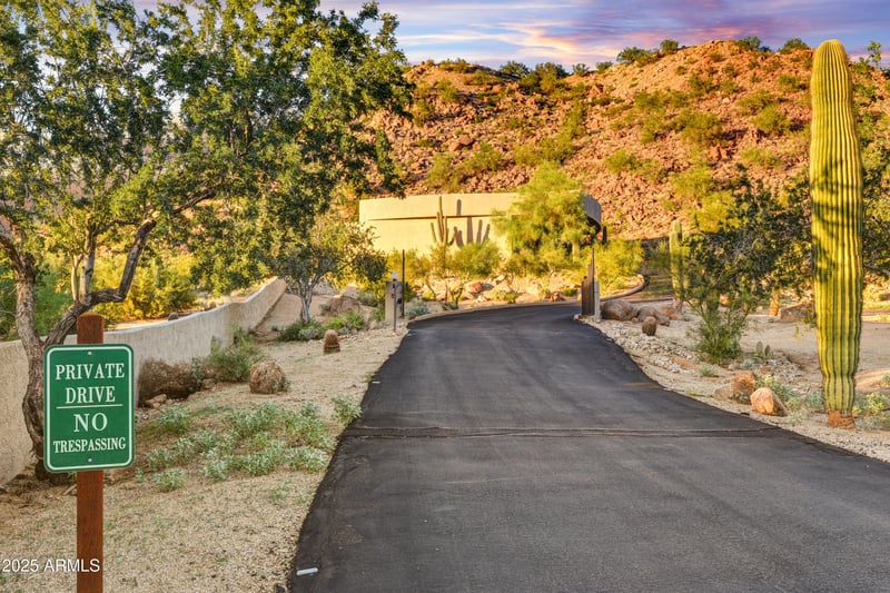 8812 Palm Ln, Mesa, AZ 85207