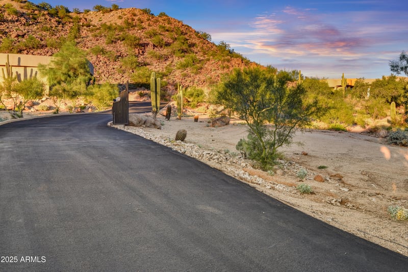 8812 Palm Ln, Mesa, AZ 85207