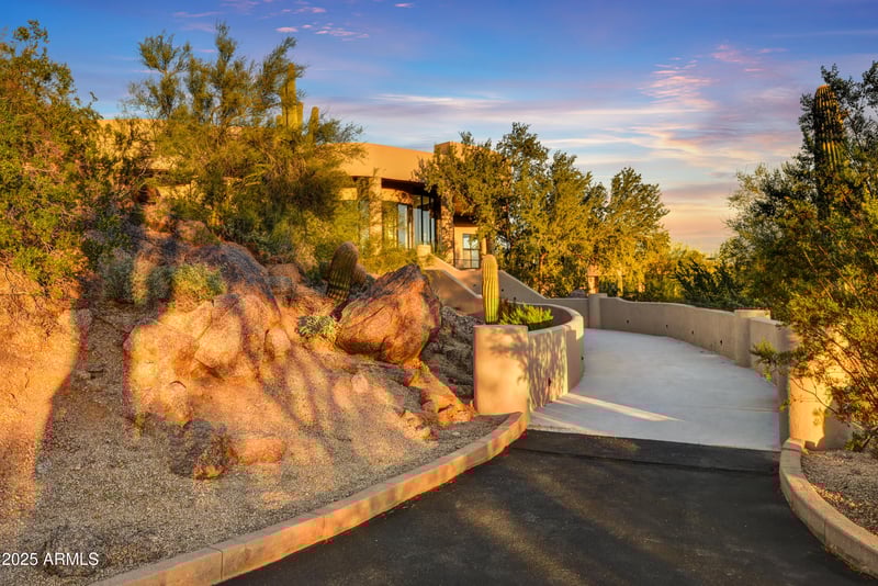 8812 Palm Ln, Mesa, AZ 85207