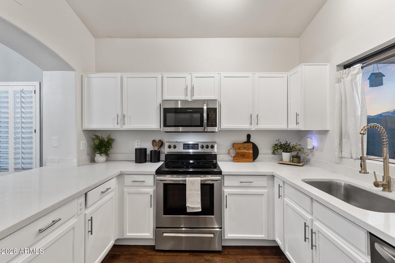 8814 W Shaw Butte Dr, Peoria, AZ 85345