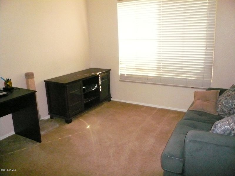 8816 W Midway Ave, Glendale, AZ 85305
