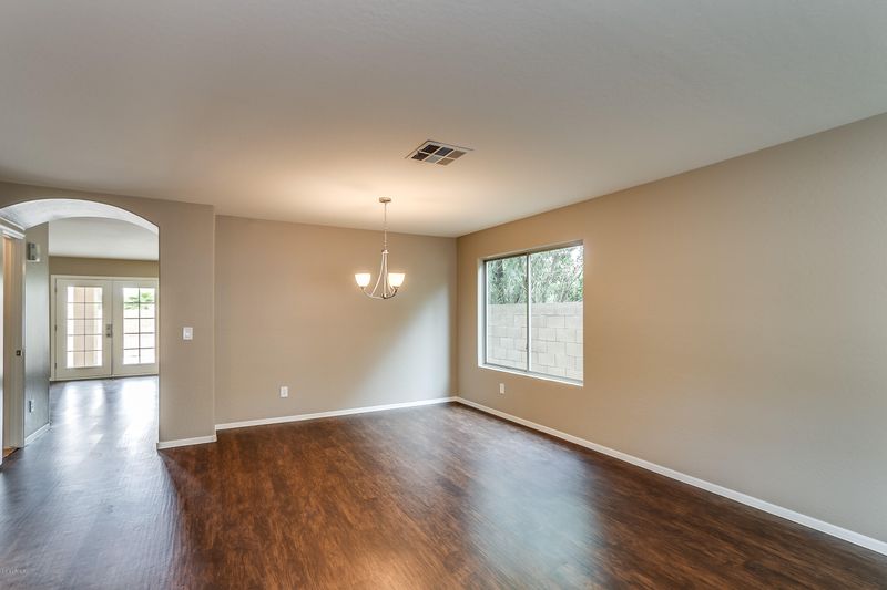 8818 N 67th Ln, Peoria, AZ 85345