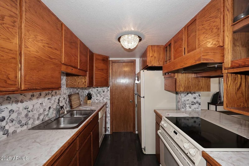 8819 12th Pl, Phoenix, AZ 85020