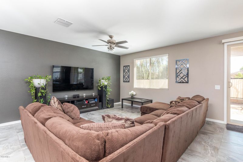 8819 S 41st Glen, Laveen, AZ 85339