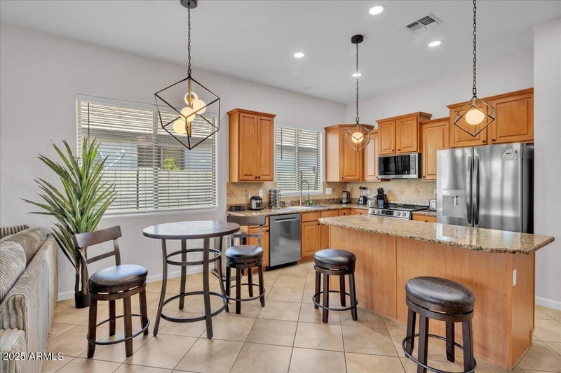8820 Glenn Dr, Glendale, AZ 85305