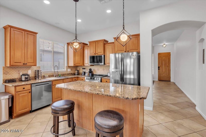8820 Glenn Dr, Glendale, AZ 85305