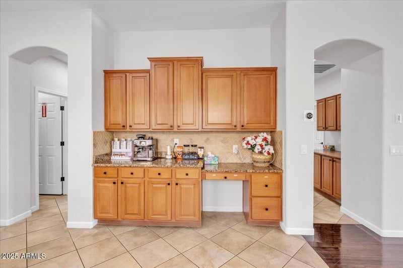 8820 Glenn Dr, Glendale, AZ 85305