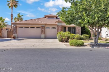 8820 Glenn Dr, Glendale, AZ 85305