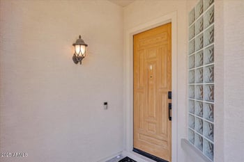 8820 Glenn Dr, Glendale, AZ 85305