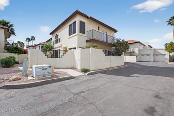 8821 51st St #2, Phoenix, AZ 85044