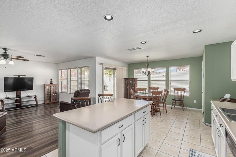 8822 12th St, Phoenix, AZ 85042