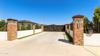 8822 Deer Valley Rd, Peoria, AZ 85382