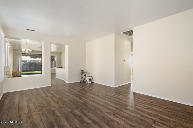 8825 65th Dr, Glendale, AZ 85302